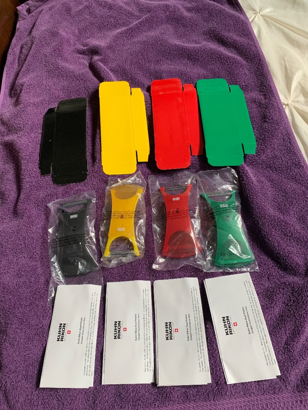 New in Box Kuhn Rikon Set 4 Dual Peelers